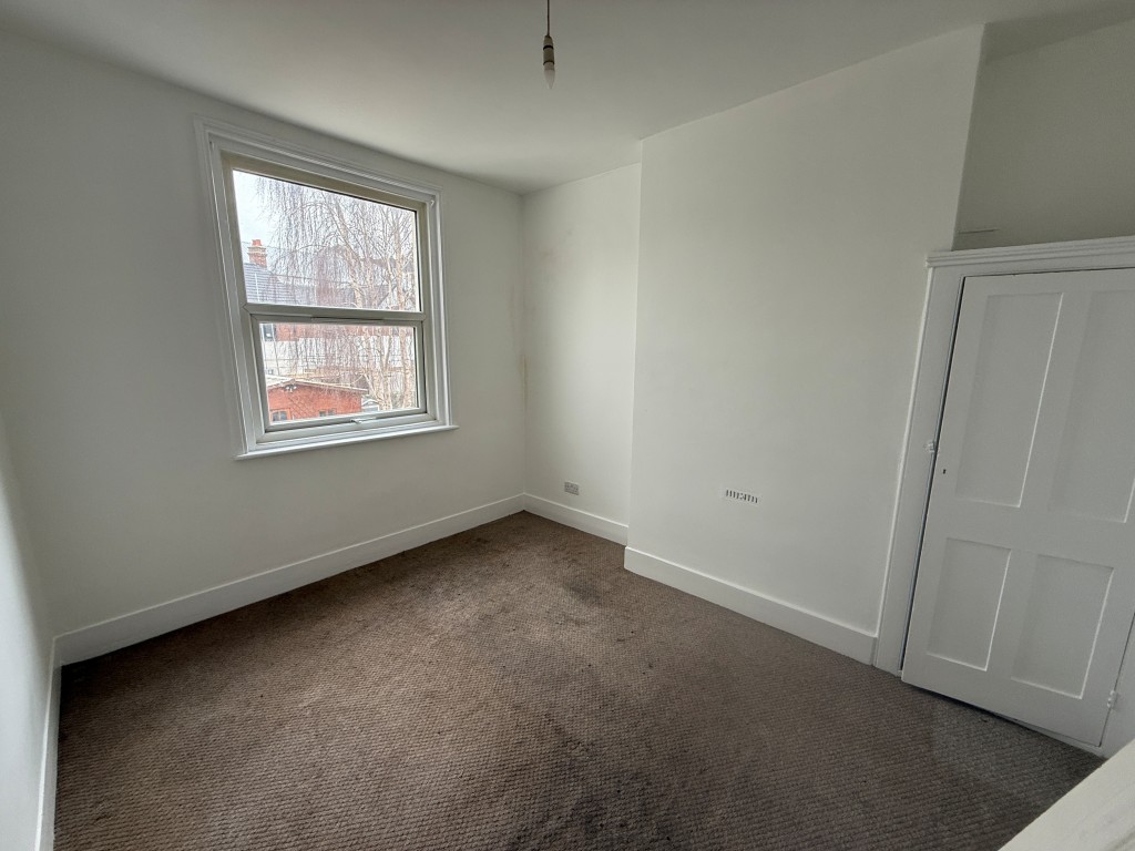 Lot: 119 - MID-TERRACE HOUSE FOR REFURBISHMENT - Bedroom 1